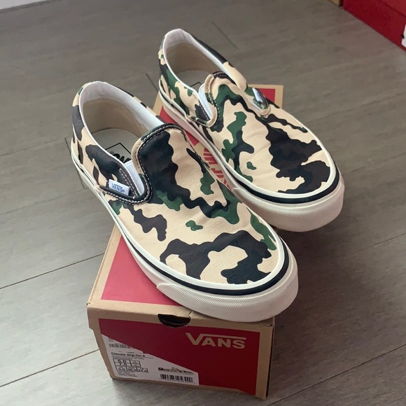 Vans Shoes - Vans classic slip on